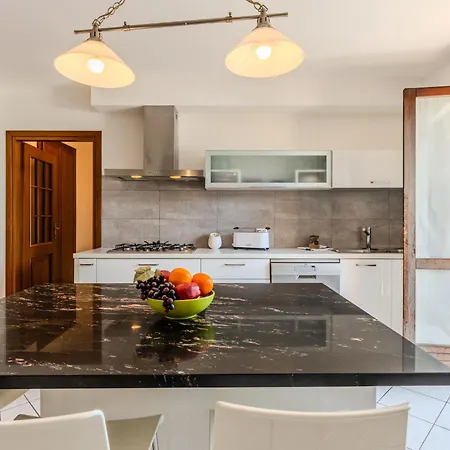 Appartamento Legnone By Interhome