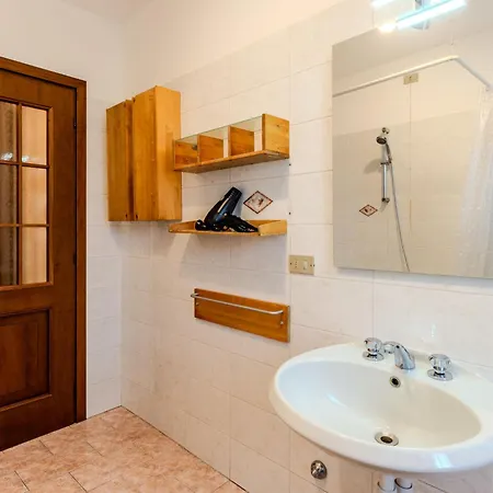 Legnone By Interhome Appartamento